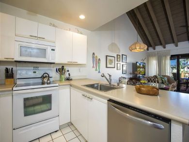 Kamaole Beach Across The Street Great Location Call Today